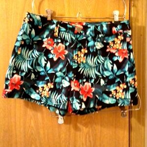 Floral Women's Shorts Black and Green